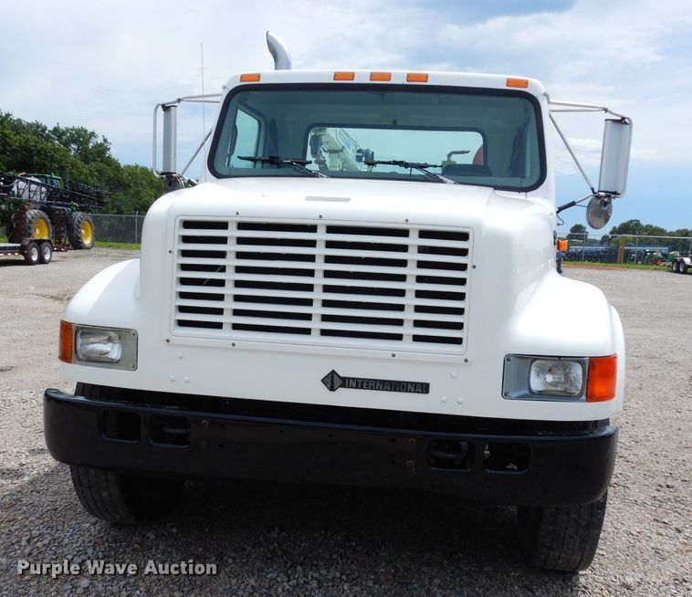 image for item DJ4361 1998 International 4700  service truck with crane