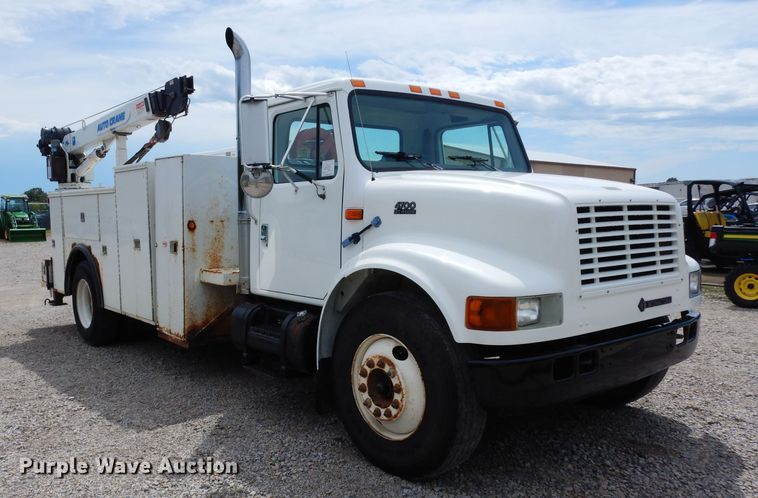 image for item DJ4361 1998 International 4700  service truck with crane