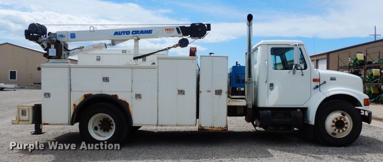 image for item DJ4361 1998 International 4700  service truck with crane