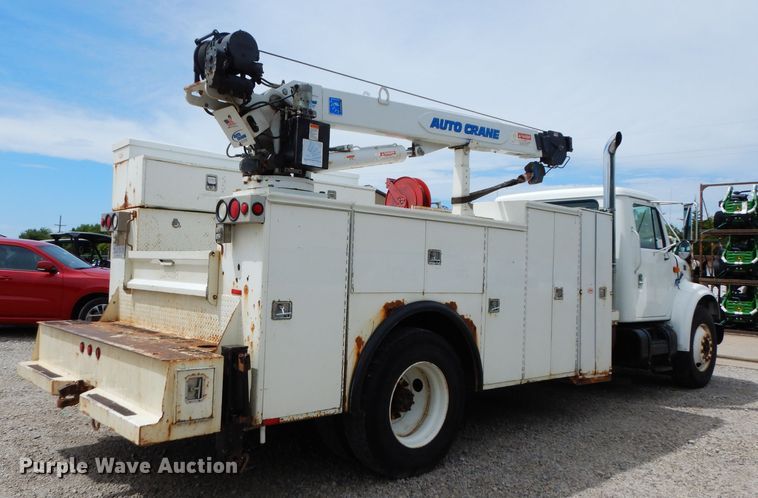 image for item DJ4361 1998 International 4700  service truck with crane