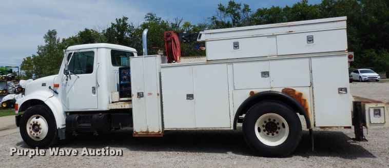 image for item DJ4361 1998 International 4700  service truck with crane