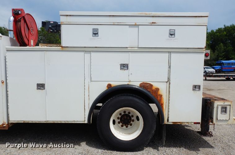 image for item DJ4361 1998 International 4700  service truck with crane