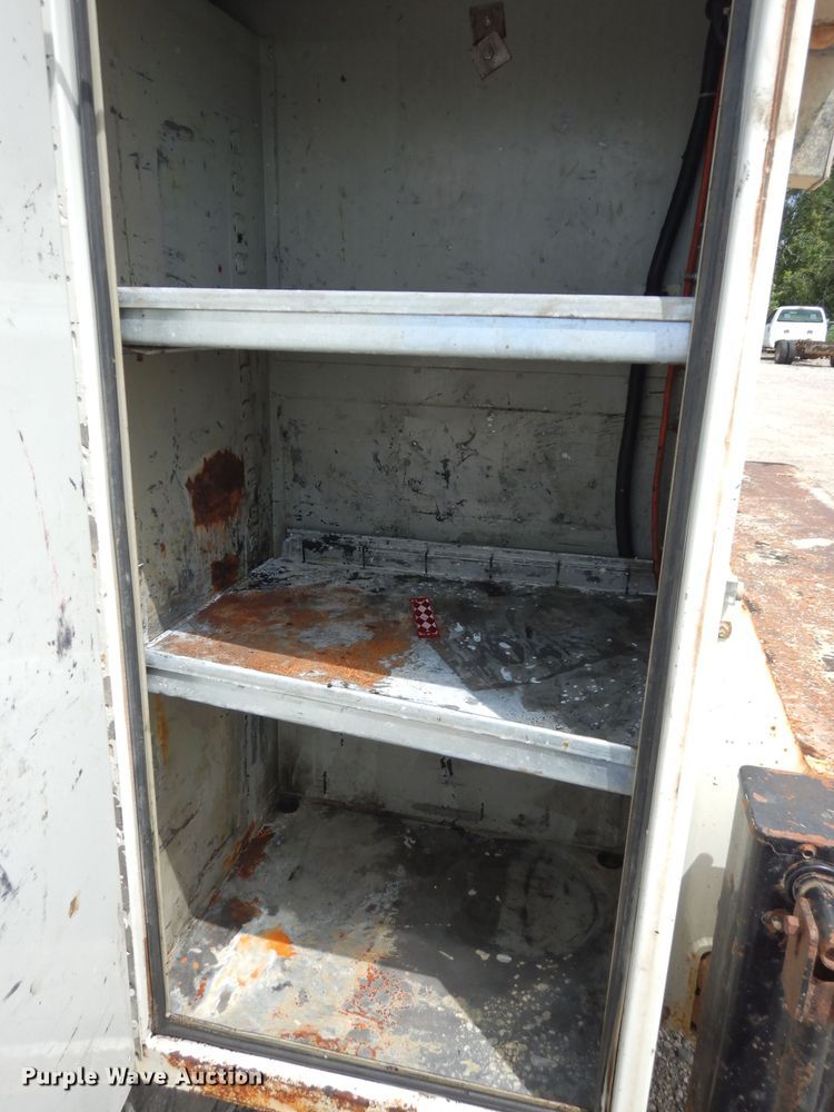 image for item DJ4361 1998 International 4700  service truck with crane