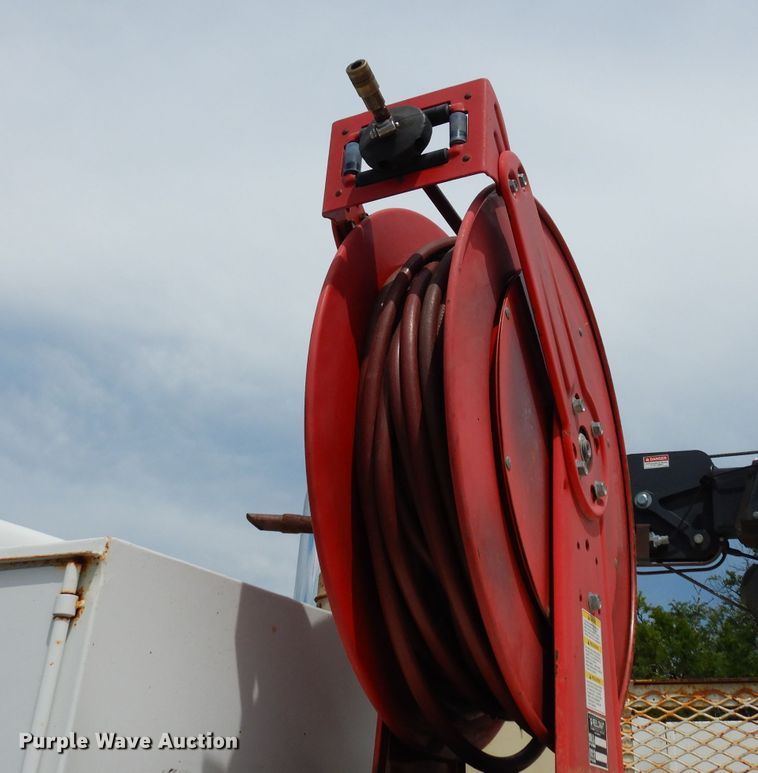 image for item DJ4361 1998 International 4700  service truck with crane