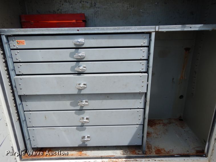 image for item DJ4361 1998 International 4700  service truck with crane