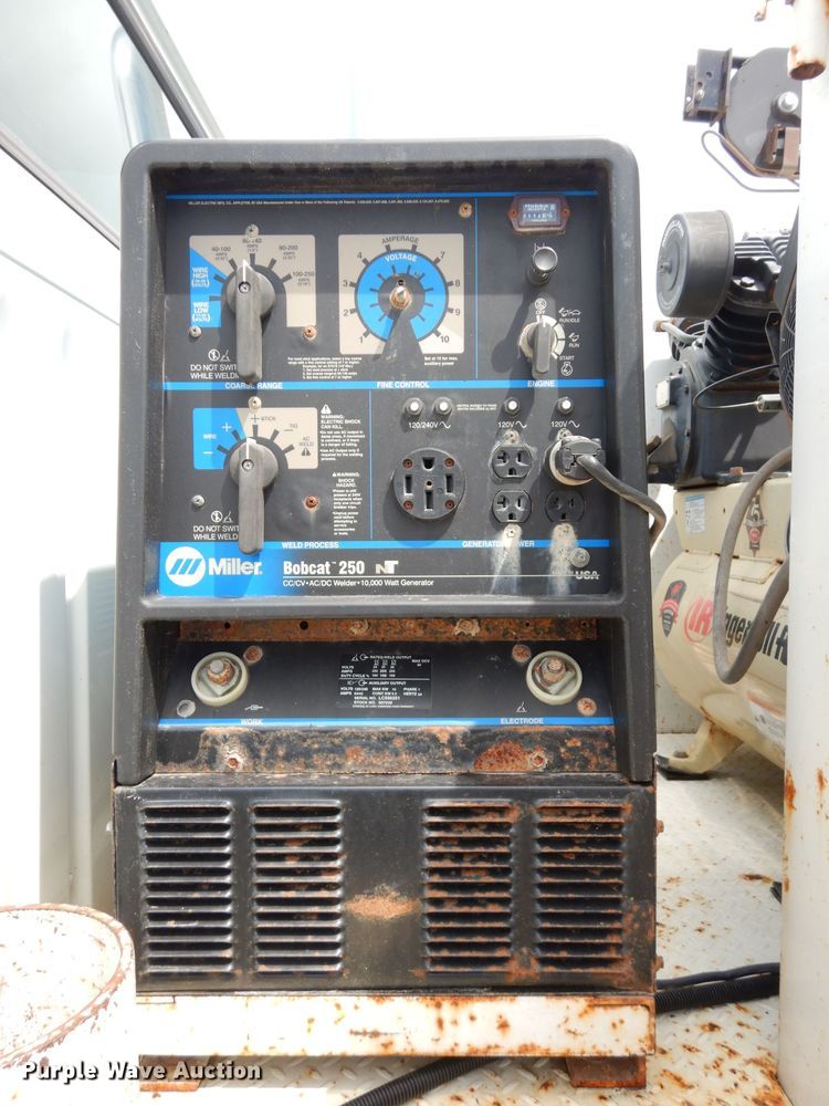 image for item DJ4361 1998 International 4700  service truck with crane