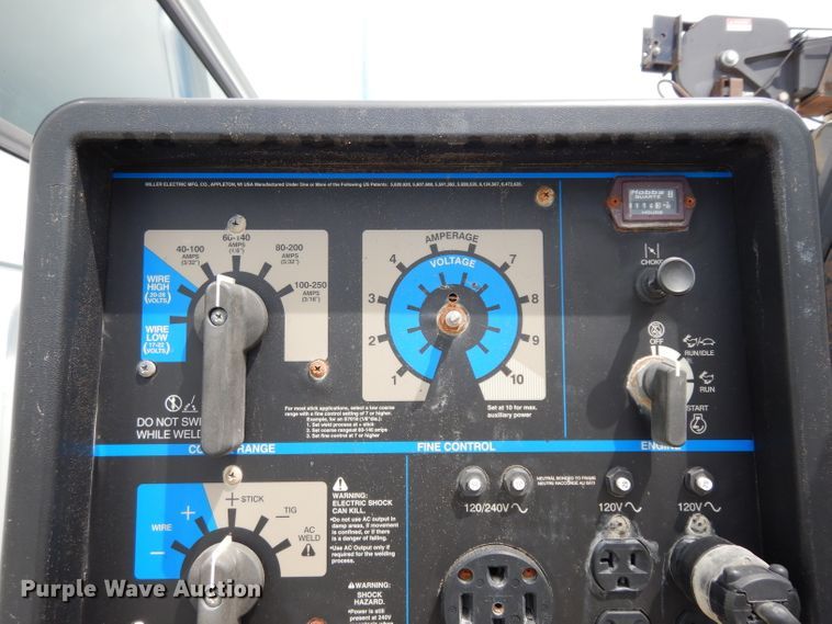 image for item DJ4361 1998 International 4700  service truck with crane