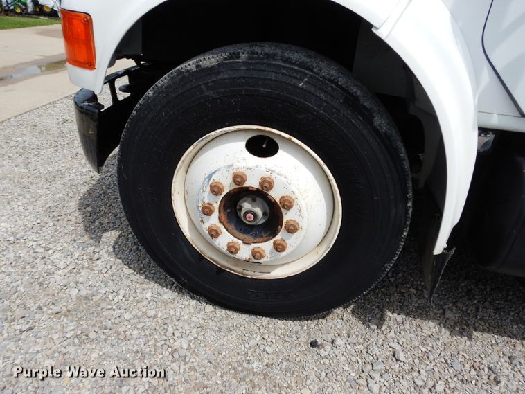 image for item DJ4361 1998 International 4700  service truck with crane