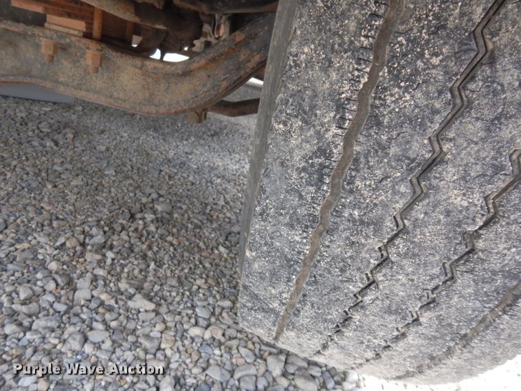 image for item DJ4361 1998 International 4700  service truck with crane