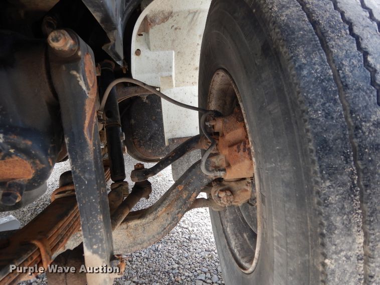 image for item DJ4361 1998 International 4700  service truck with crane