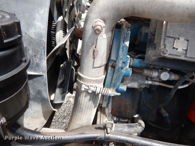 image for item DJ4361 1998 International 4700  service truck with crane