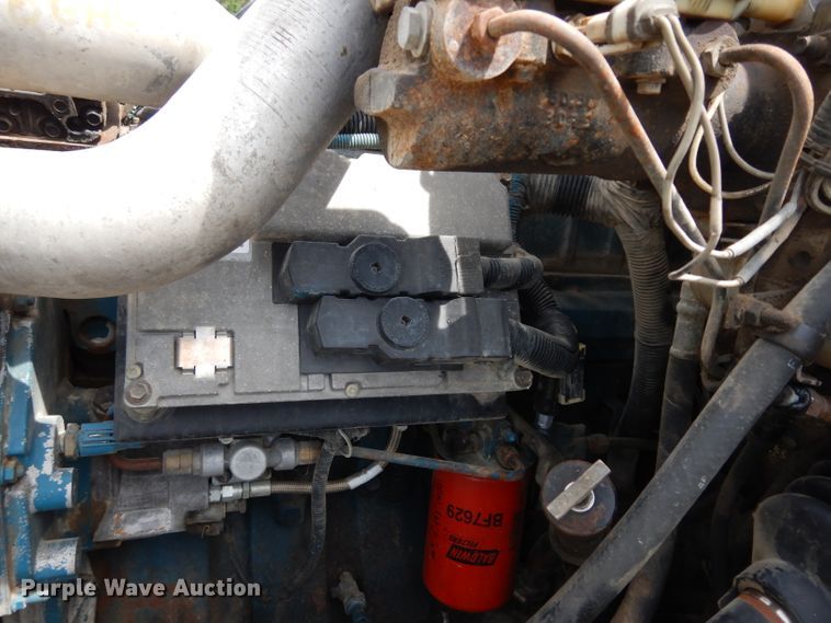 image for item DJ4361 1998 International 4700  service truck with crane