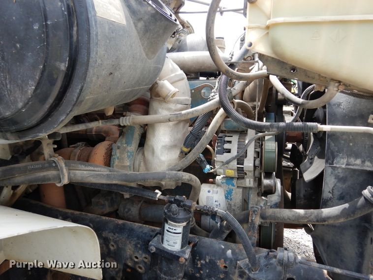 image for item DJ4361 1998 International 4700  service truck with crane