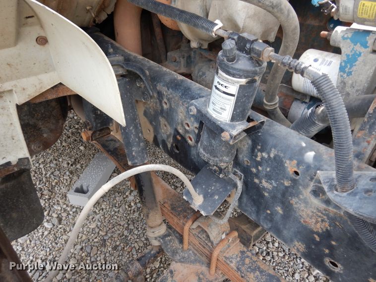 image for item DJ4361 1998 International 4700  service truck with crane