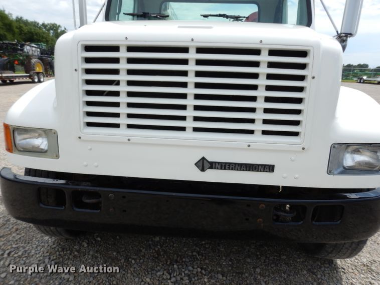 image for item DJ4361 1998 International 4700  service truck with crane