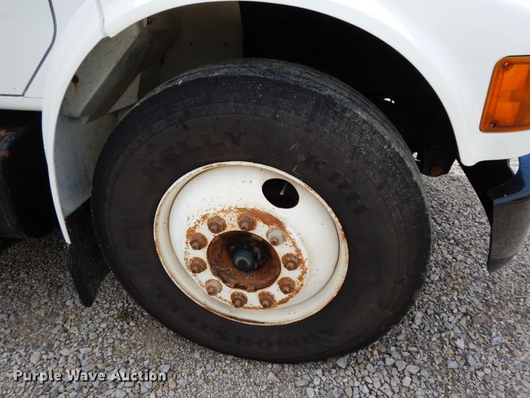 image for item DJ4361 1998 International 4700  service truck with crane