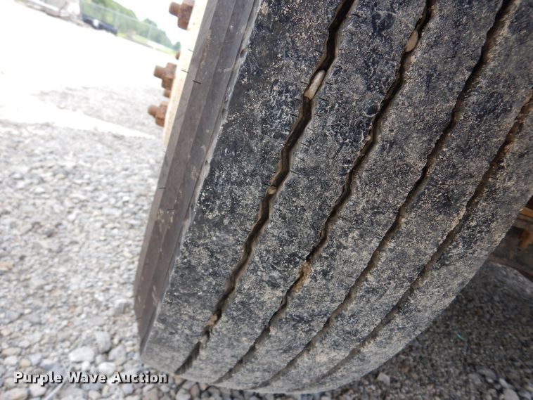 image for item DJ4361 1998 International 4700  service truck with crane