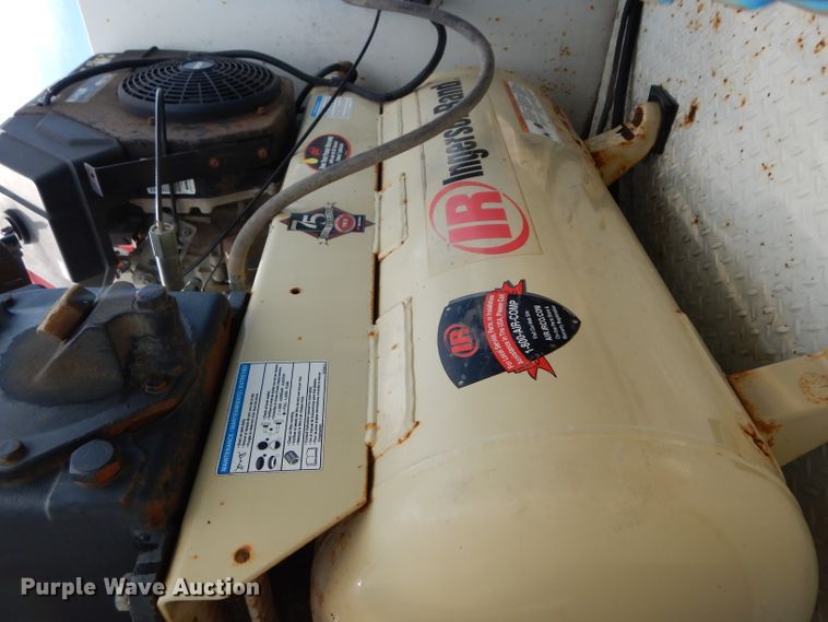 image for item DJ4361 1998 International 4700  service truck with crane