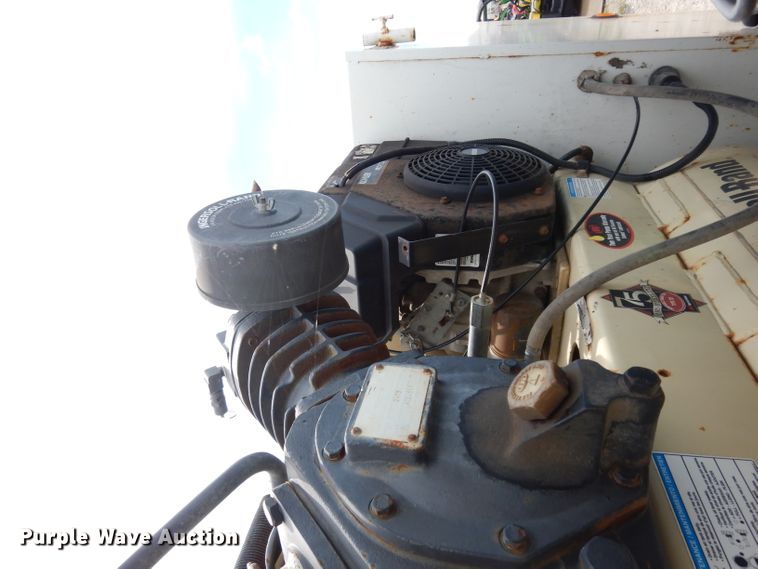 image for item DJ4361 1998 International 4700  service truck with crane