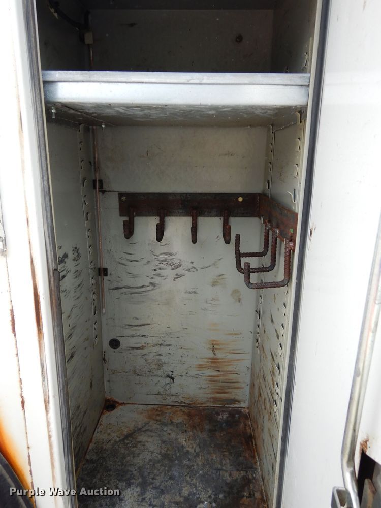 image for item DJ4361 1998 International 4700  service truck with crane