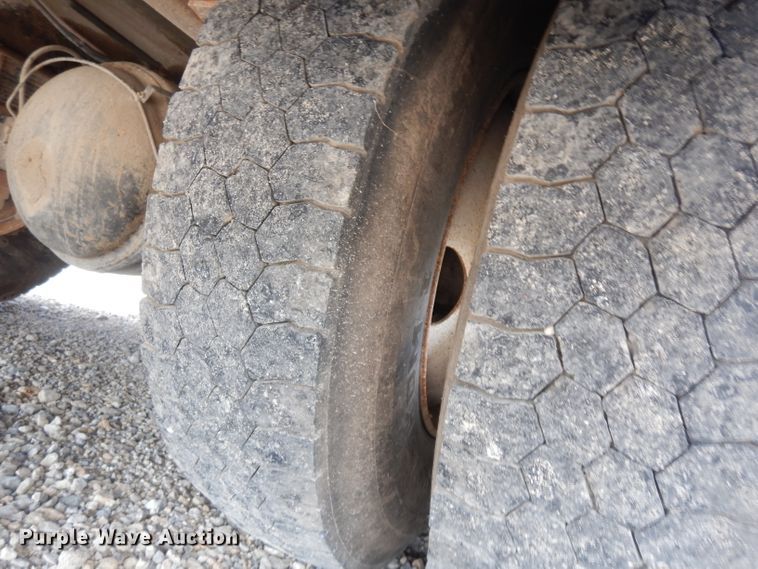 image for item DJ4361 1998 International 4700  service truck with crane