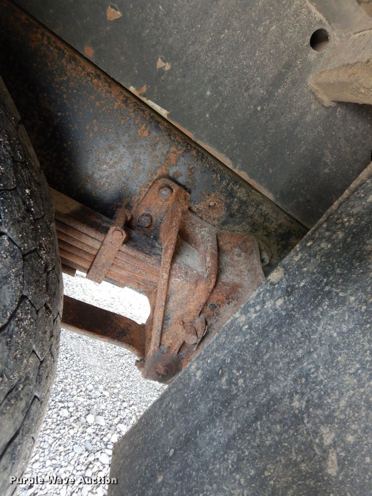 image for item DJ4361 1998 International 4700  service truck with crane