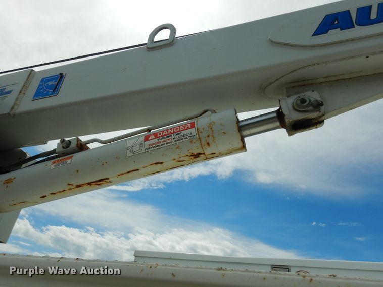 image for item DJ4361 1998 International 4700  service truck with crane