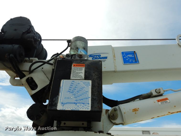 image for item DJ4361 1998 International 4700  service truck with crane