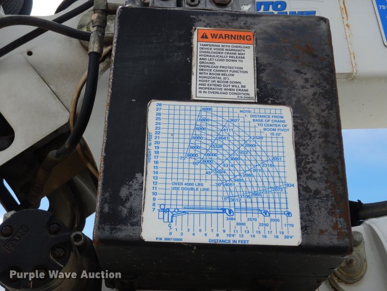 image for item DJ4361 1998 International 4700  service truck with crane