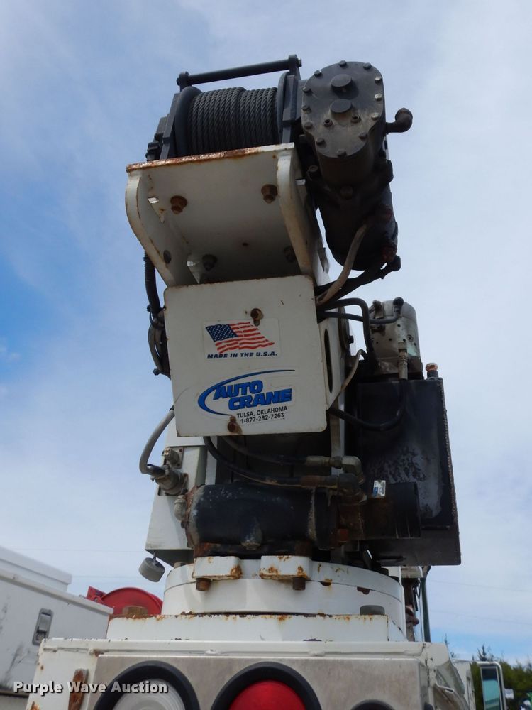 image for item DJ4361 1998 International 4700  service truck with crane