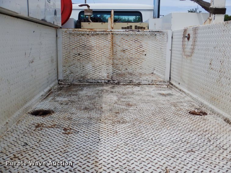 image for item DJ4361 1998 International 4700  service truck with crane