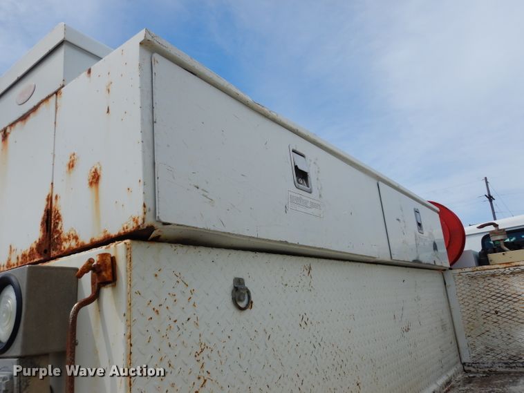 image for item DJ4361 1998 International 4700  service truck with crane