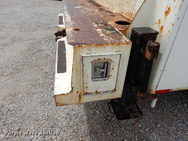 image for item DJ4361 1998 International 4700  service truck with crane