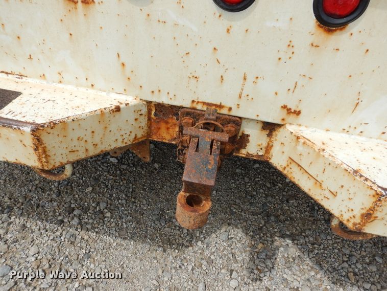 image for item DJ4361 1998 International 4700  service truck with crane