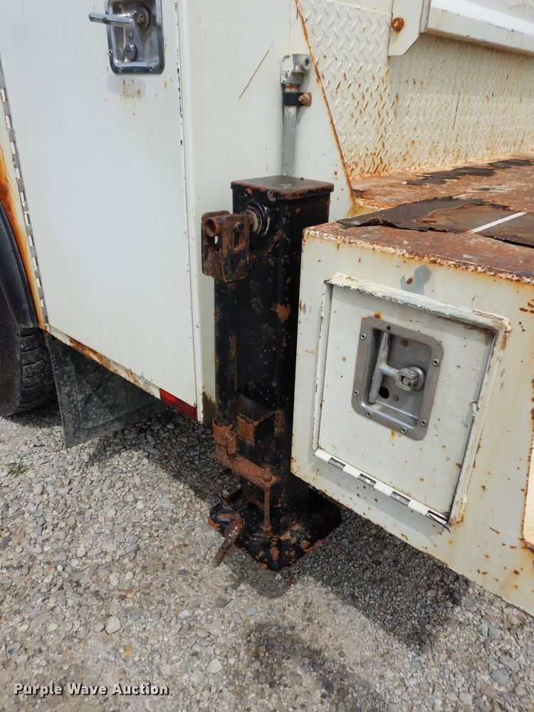 image for item DJ4361 1998 International 4700  service truck with crane