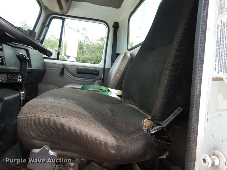 image for item DJ4361 1998 International 4700  service truck with crane