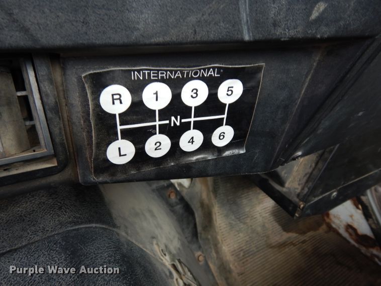 image for item DJ4361 1998 International 4700  service truck with crane