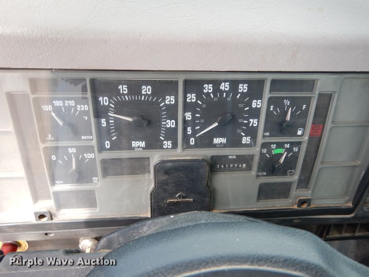 image for item DJ4361 1998 International 4700  service truck with crane