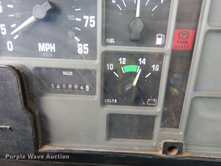 image for item DJ4361 1998 International 4700  service truck with crane