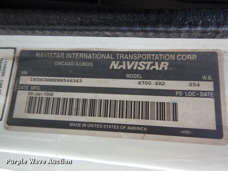 image for item DJ4361 1998 International 4700  service truck with crane