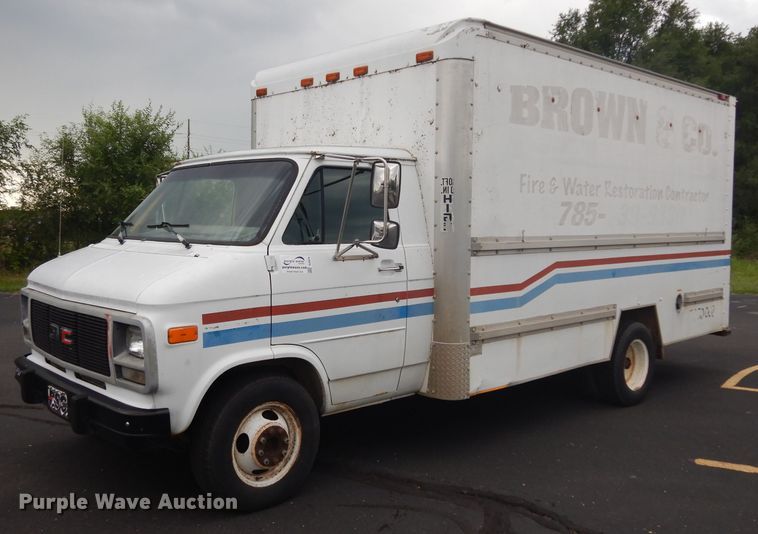 image for item DJ4370 1994 GMC G3500  box truck