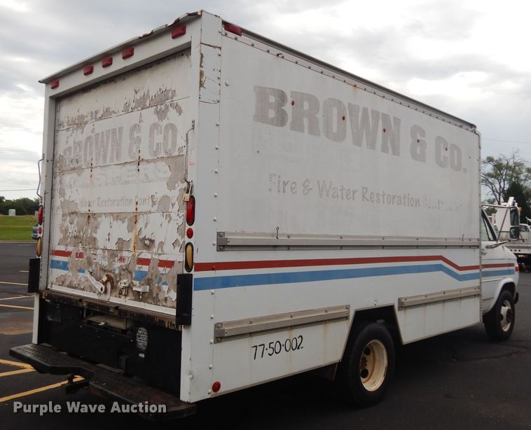image for item DJ4370 1994 GMC G3500  box truck