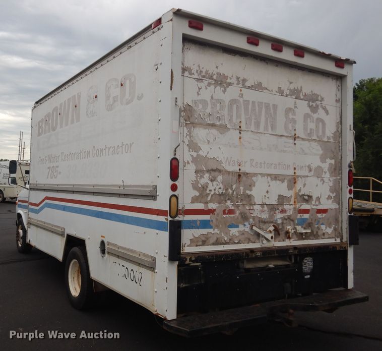 image for item DJ4370 1994 GMC G3500  box truck