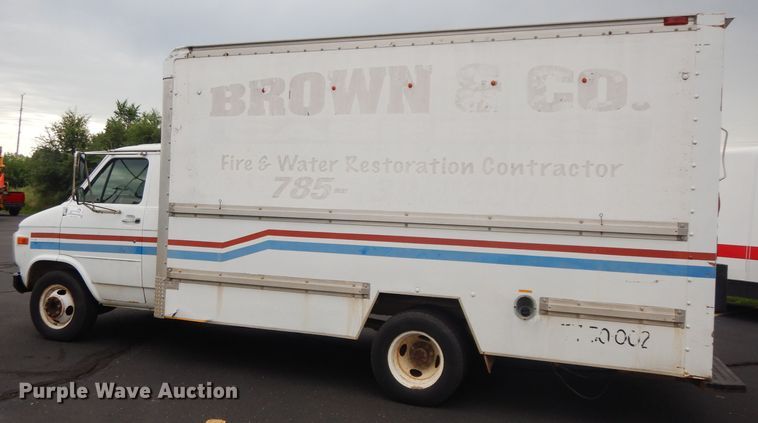 image for item DJ4370 1994 GMC G3500  box truck