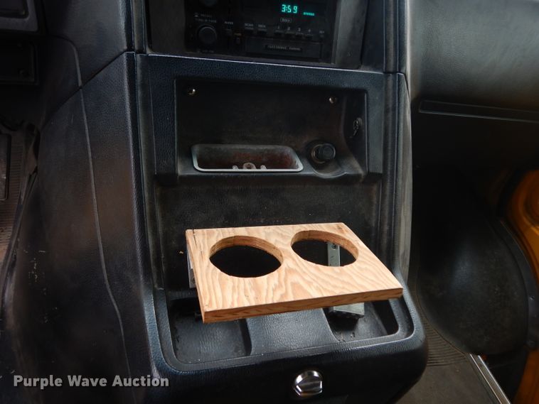 image for item DJ4370 1994 GMC G3500  box truck