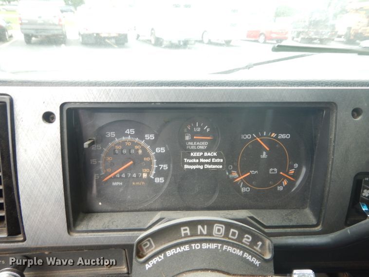 image for item DJ4370 1994 GMC G3500  box truck