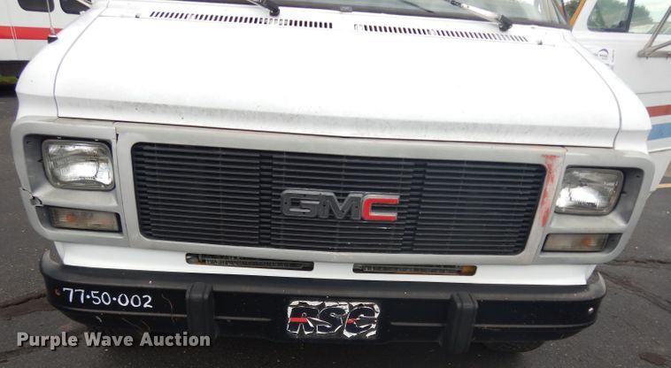 image for item DJ4370 1994 GMC G3500  box truck