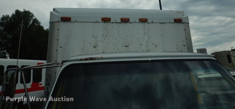 image for item DJ4370 1994 GMC G3500  box truck