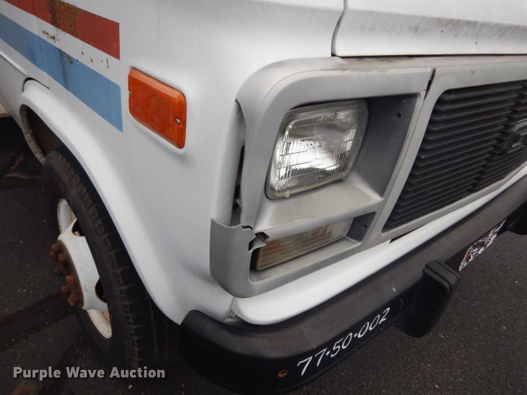 image for item DJ4370 1994 GMC G3500  box truck