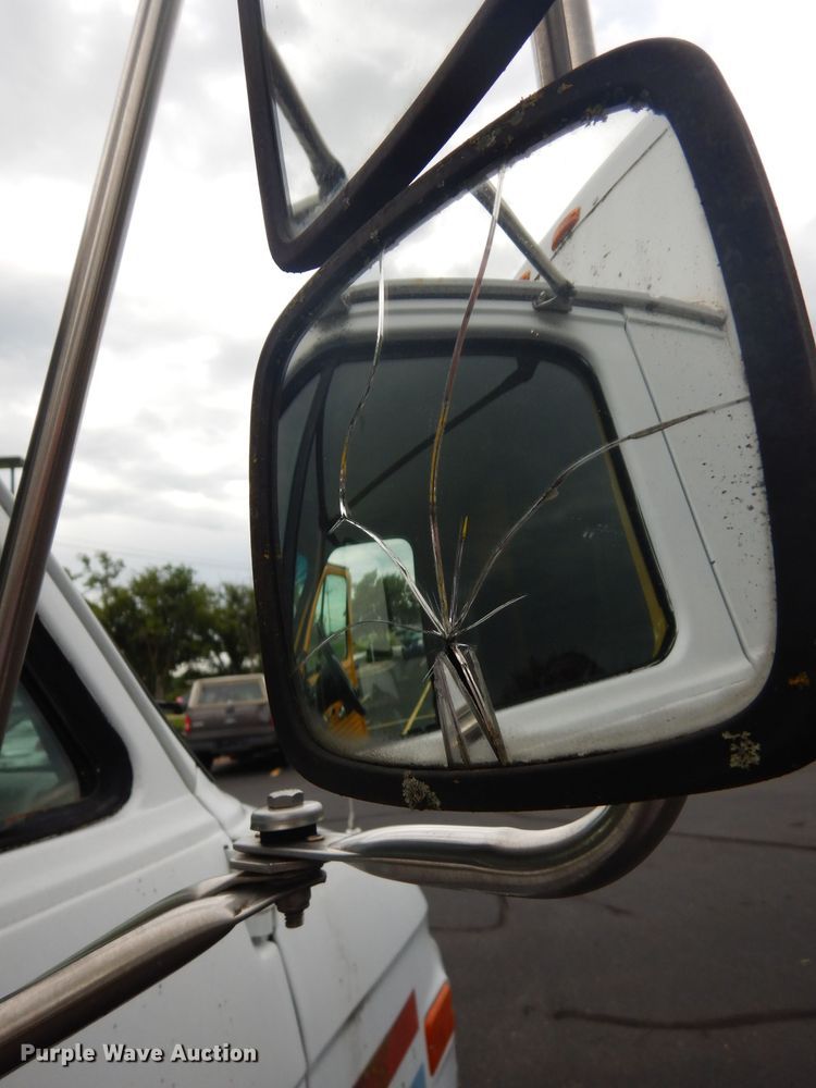 image for item DJ4370 1994 GMC G3500  box truck
